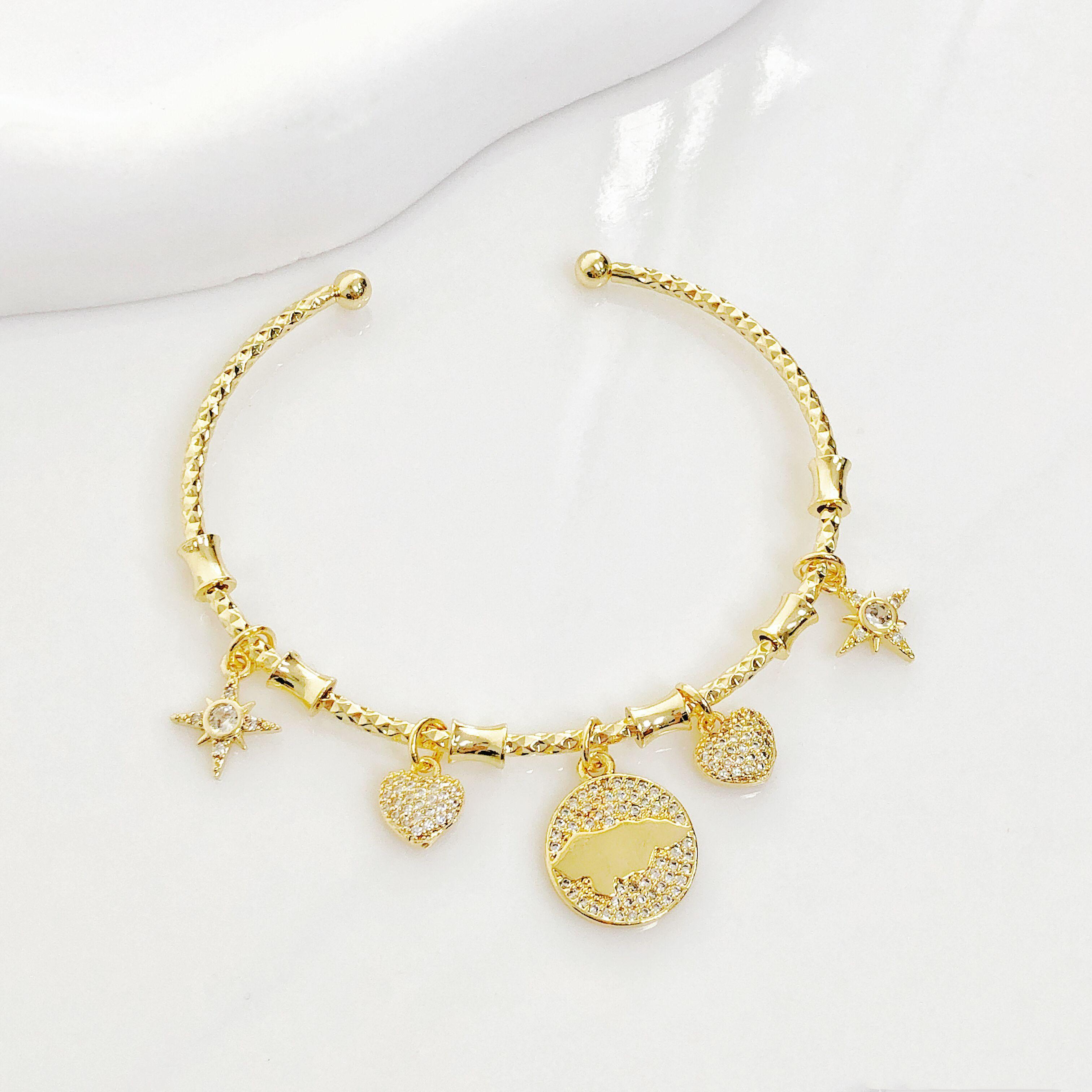 Gold-Plated Venezuelan Flag Star Zircon Bangle Candy Bracelet Classic for Men s Women s National Day Zircon Birthday Gift
Gold-Plated Venezuelan Flag Star Zircon Bangle Candy Bracelet Classic for Men s Women s National Day Zircon Birthday Gift