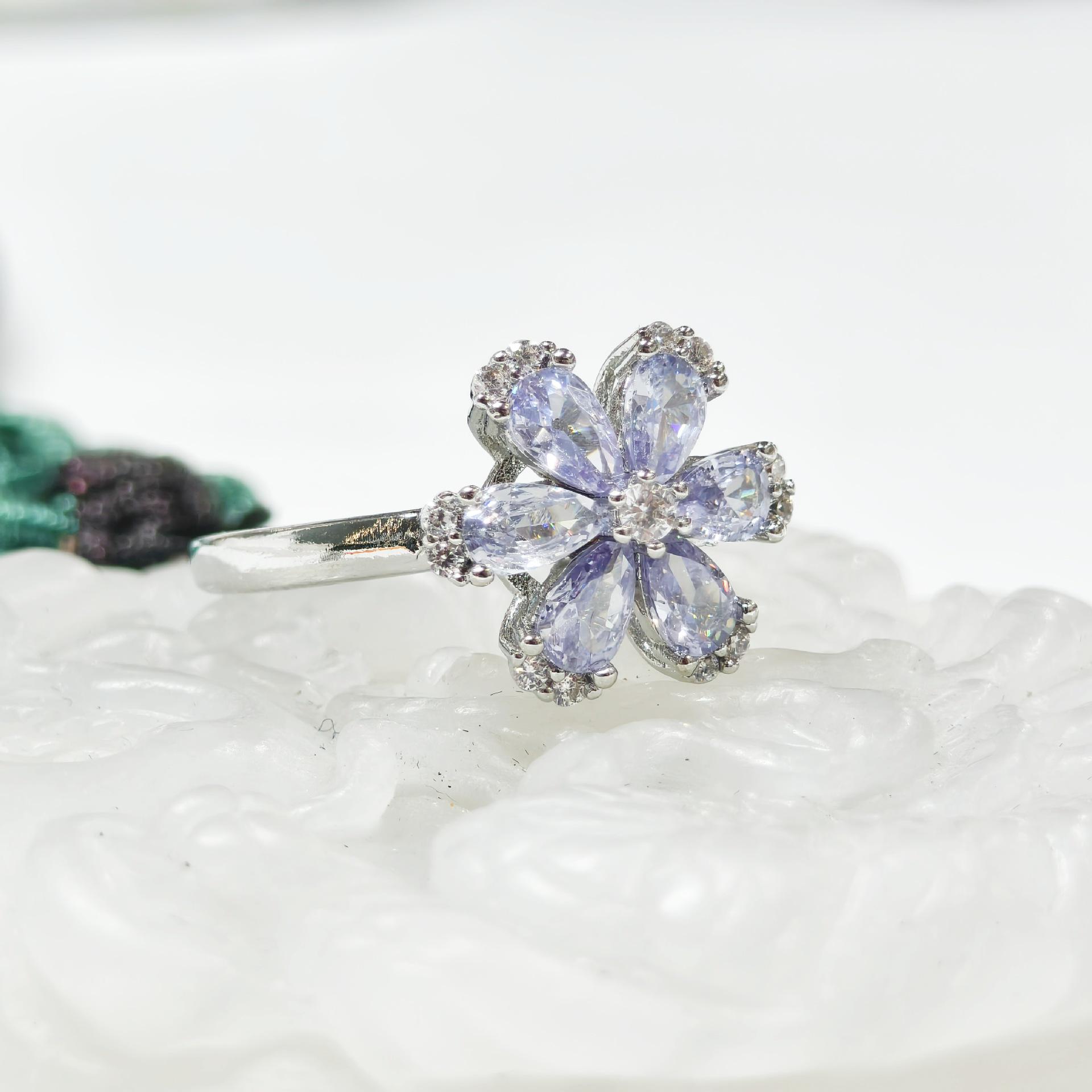 Gethin Jewelry Korean Petal Snowflake Stud Earrings
Gethin Jewelry Korean Petal Snowflake Stud Earrings