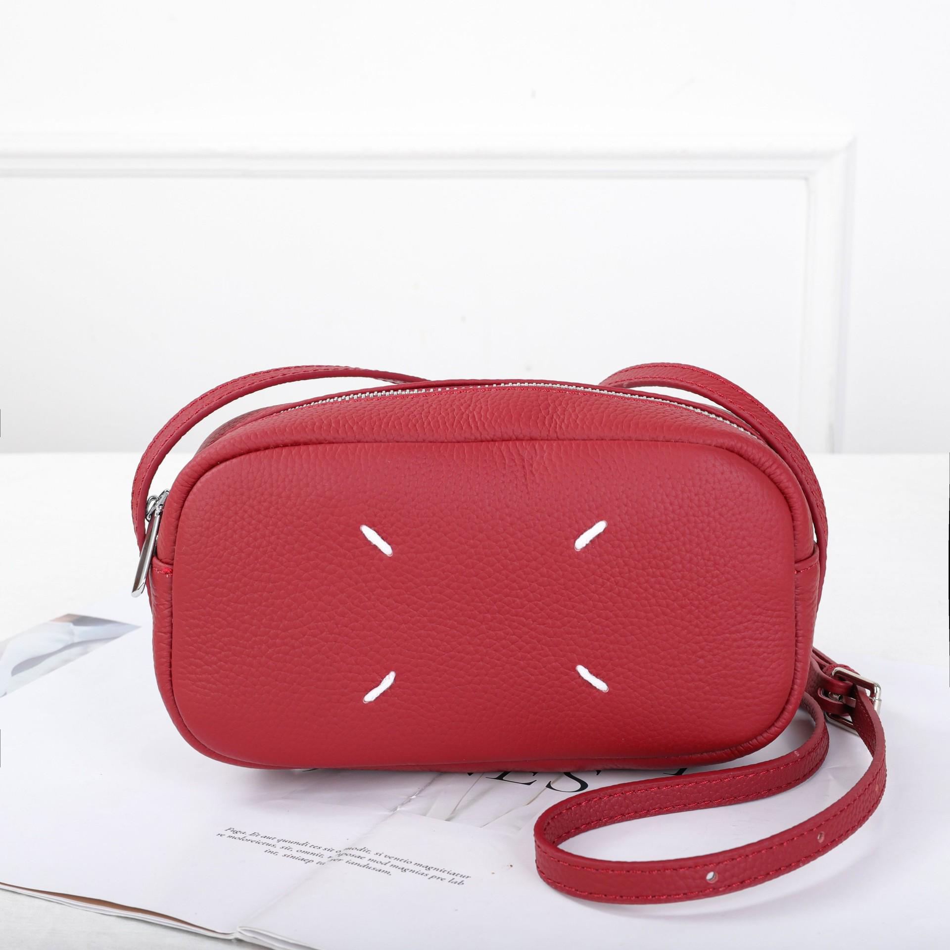 Stylish Cross-Border Cowhide Camera Bag with Four-Corner Stitching and Snake Bone Chain
Stylish Cross-Border Cowhide Camera Bag with Four-Corner Stitching and Snake Bone Chain