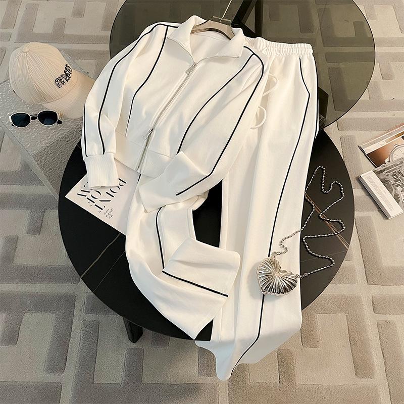 Autumn 2024 Women s High-End Fashion Sweater and Wide-Leg Pants Set - Trendy Sports Casual Two-Piece Suit Large
Autumn 2024 Women s High-End Fashion Sweater and Wide-Leg Pants Set - Trendy Sports Casual Two-Piece Suit Large
