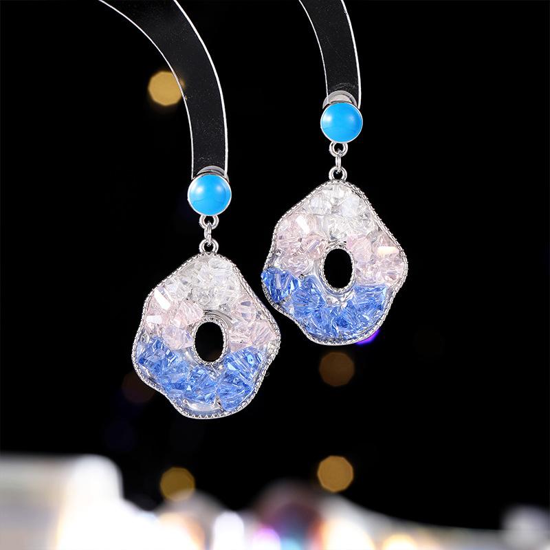 Women s Light Luxury Design Elegant Geometric Earrings Fashionable And Versatile Niche Design Gradually Changing Color Earrings
Women s Light Luxury Design Elegant Geometric Earrings Fashionable And Versatile Niche Design Gradually Changing Color Earrings