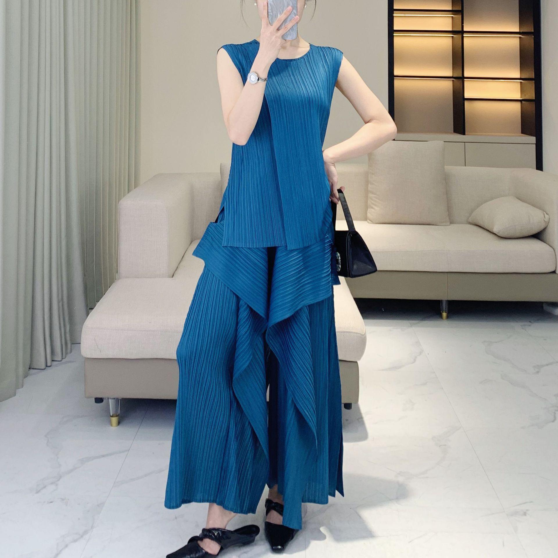 Elegant Summer Two-Piece Set: Irregular Top & Seaweed Wide-Leg Pants for Women One Size (90-150 jin) хакі
Elegant Summer Two-Piece Set: Irregular Top & Seaweed Wide-Leg Pants for Women One Size (90-150 jin) хакі
