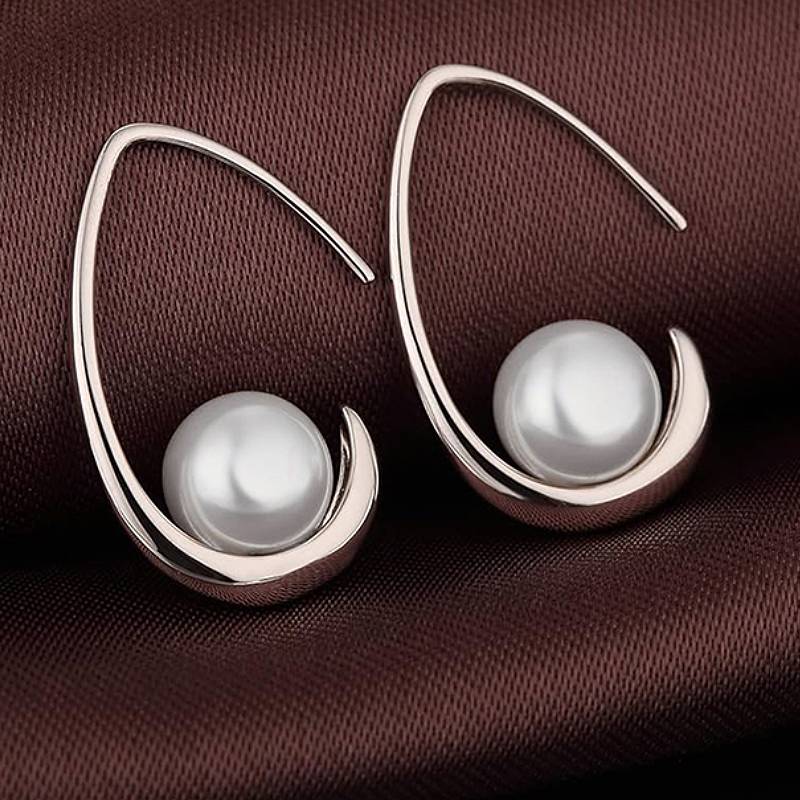 Huitan Unique Design Lady Drop Earrings Imitation Pearl Copper Color Elegant Metal Accessories Trendy Zircon for Party Wedding
Huitan Unique Design Lady Drop Earrings Imitation Pearl Copper Color Elegant Metal Accessories Trendy Zircon for Party Wedding