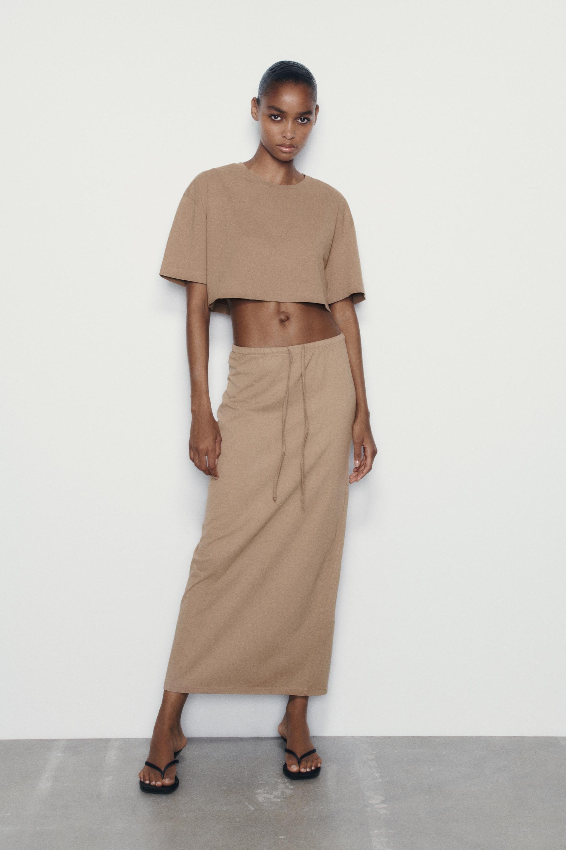 ЮБКА МИДИ С ЭФФЕКТОМ ЛИНКОВ
ЮБКА МИДИ С ЭФФЕКТОМ ЛИНКОВ