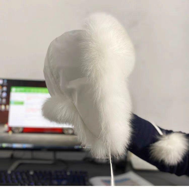 Женская меховая шапка-ушанка с защитой ушей - Теплая, стройнящая, идеально подходит для осенне-зимних приключений в горах Чанбайшань. L (58-60cm)
Женская меховая шапка-ушанка с защитой ушей - Теплая, стройнящая, идеально подходит для осенне-зимних приключений в горах Чанбайшань. L (58-60cm)