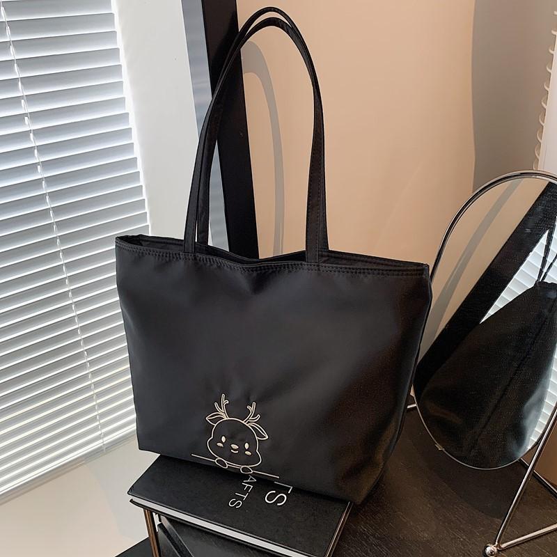 Large capacity fashion tote bag women s new versatile casual shoulder bag college student class commuter bag чёрный
Large capacity fashion tote bag women s new versatile casual shoulder bag college student class commuter bag чёрный