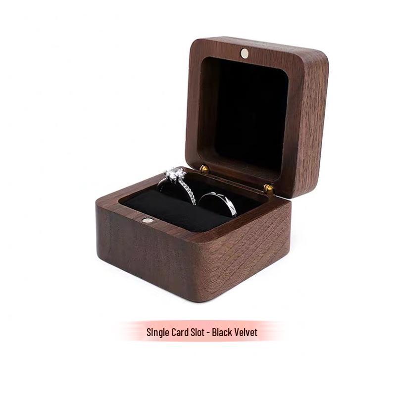 Суцільна дерев яна горіхова скринька для прикрас - Квадратний тримач для обручок на заручини та весілля
Суцільна дерев яна горіхова скринька для прикрас - Квадратний тримач для обручок на заручини та весілля