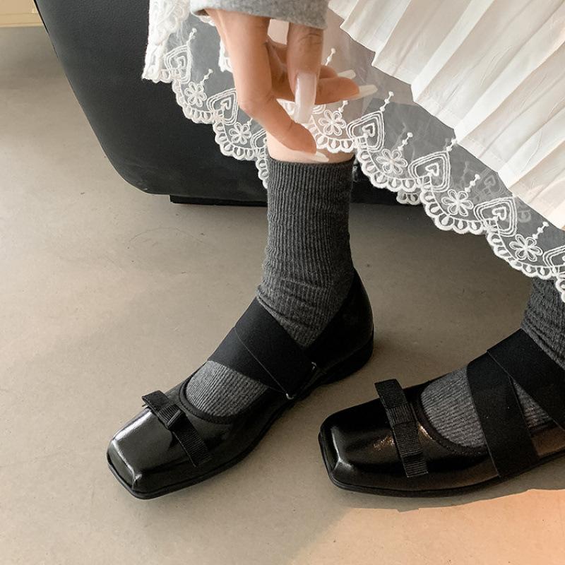 New women s fashion single shoes low heel non-slip soft sole square head casual solid color sheepskin women s shoes four seasons flat sole single sh 39 чёрный
New women s fashion single shoes low heel non-slip soft sole square head casual solid color sheepskin women s shoes four seasons flat sole single sh 39 чёрный