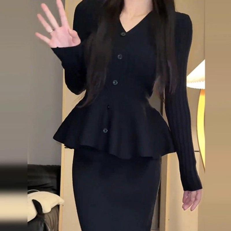 Chic Korean-Style Knit Sweater & Skirt Set: Youthful, Stylish, Fashion-Forward Autumn Outfit S
Chic Korean-Style Knit Sweater & Skirt Set: Youthful, Stylish, Fashion-Forward Autumn Outfit S