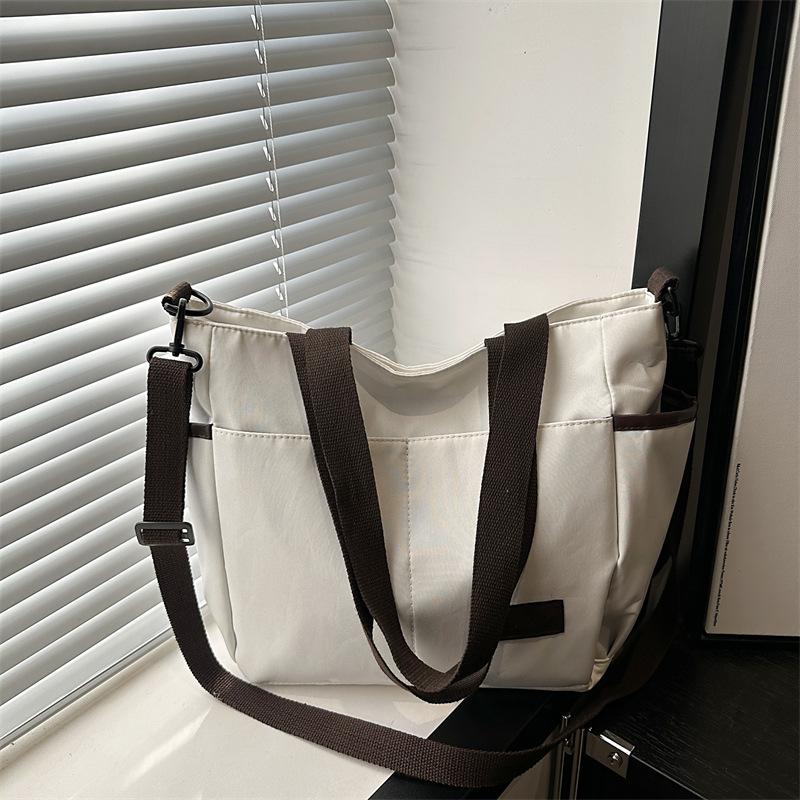 Casual Commuting Bag For Women 2026 New Trendy Casual Large Capacity Underarm Bag Handheld Tote Bag Simple Shoulder Bags
Casual Commuting Bag For Women 2026 New Trendy Casual Large Capacity Underarm Bag Handheld Tote Bag Simple Shoulder Bags