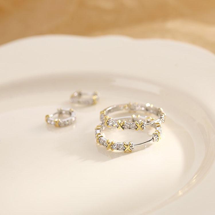 Elegant Ins-Style Gold-Plated S925 Sterling Silver X-Pattern Ear Cuffs with Diamonds for Women 925 Silver
Elegant Ins-Style Gold-Plated S925 Sterling Silver X-Pattern Ear Cuffs with Diamonds for Women 925 Silver