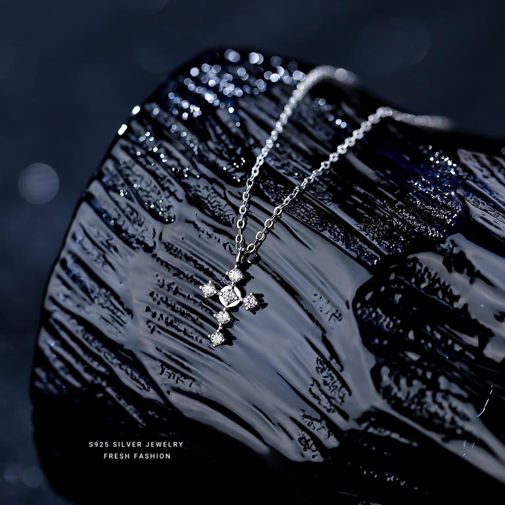 925 Sterling Silver Beloved Light Luxury Temperament Zircon Cross Pendant Necklace for Women Exquisite Birthday Gifts срібний
925 Sterling Silver Beloved Light Luxury Temperament Zircon Cross Pendant Necklace for Women Exquisite Birthday Gifts срібний