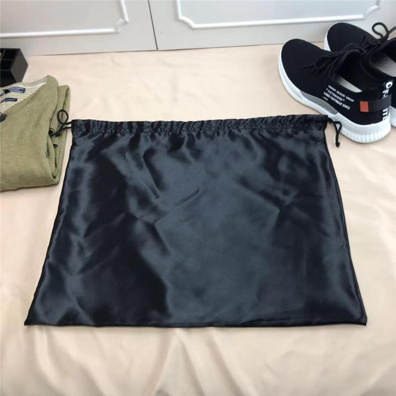 Пилонепроникні сумки Атласна шовкова сумка Пакувальна сумка для взуття Сумка для зберігання 30*23CM чорний
Пилонепроникні сумки Атласна шовкова сумка Пакувальна сумка для взуття Сумка для зберігання 30*23CM чорний