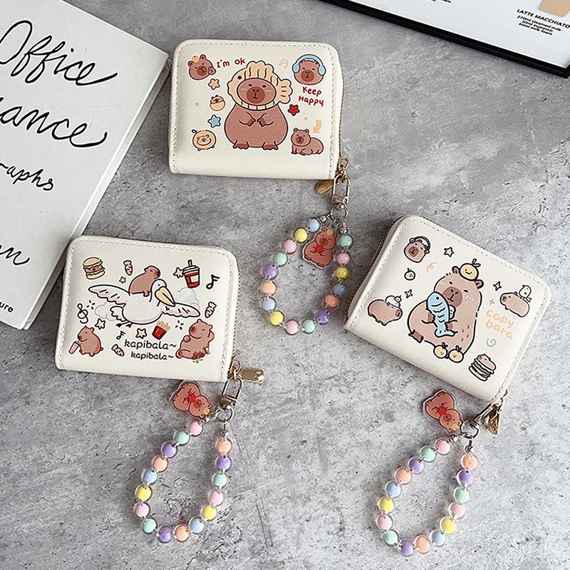 Милый кошелек для монет с капибарой, из ПУ кожи, на молнии, держатель для кредитных карт, кошельки для карточек в стиле инс, подарок для девочек и студентов, клатч 11.5*8.5CM
Милый кошелек для монет с капибарой, из ПУ кожи, на молнии, держатель для кредитных карт, кошельки для карточек в стиле инс, подарок для девочек и студентов, клатч 11.5*8.5CM