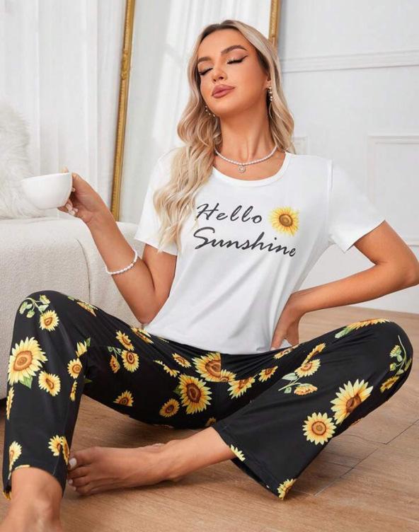 Comfortable sunflower print loungewear set women s short-sleeved trousers pajamas two-piece set XS
Comfortable sunflower print loungewear set women s short-sleeved trousers pajamas two-piece set XS