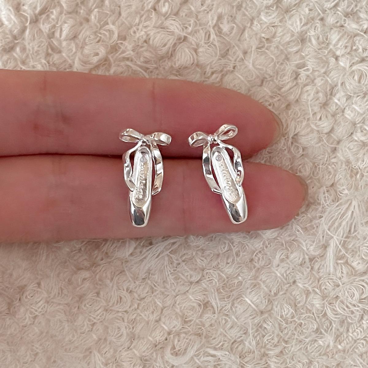 универсальные балетки серьги-гвоздики женская мода индивидуальность высокое чувство темперамент серебряные серьги-иглы осень и зима новые серьги A pair of 925 silver needle
универсальные балетки серьги-гвоздики женская мода индивидуальность высокое чувство темперамент серебряные серьги-иглы осень и зима новые серьги A pair of 925 silver needle