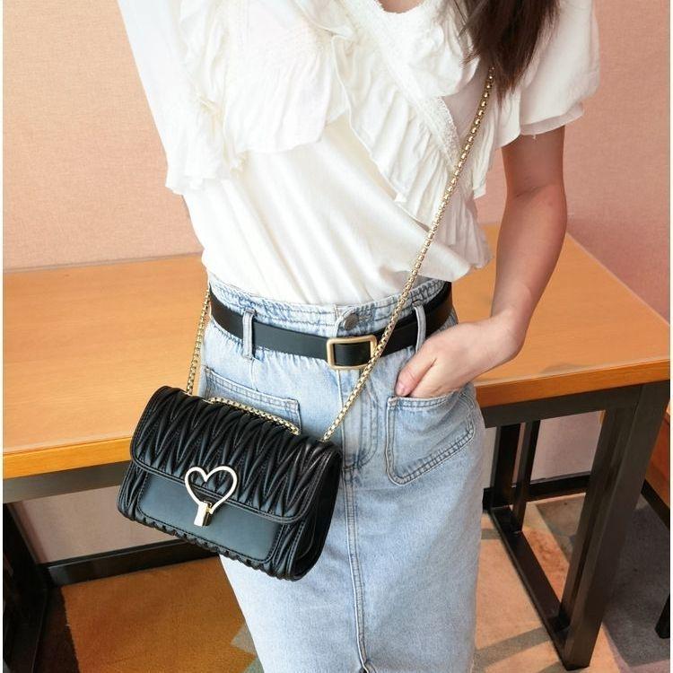 Трендовая женская сумка-кроссбоди на цепочке в зрелом стиле 2025 - Универсальный, модный дизайн, вдохновленный ароматами
Трендовая женская сумка-кроссбоди на цепочке в зрелом стиле 2025 - Универсальный, модный дизайн, вдохновленный ароматами