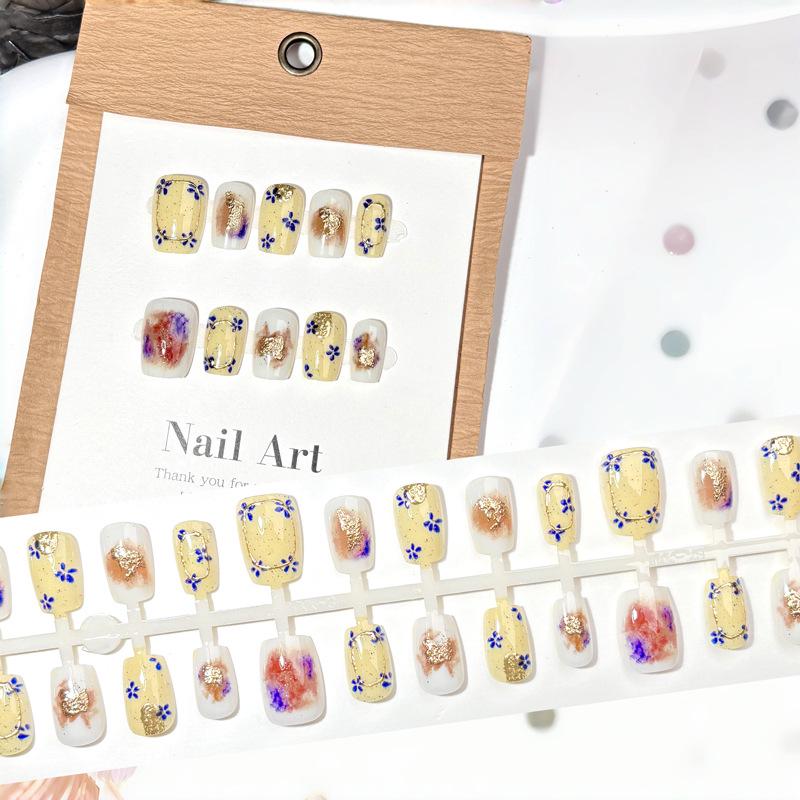Japanese Blue Floral Press-On Nails: Retro Oil Painting with Milky Yellow Accents
Japanese Blue Floral Press-On Nails: Retro Oil Painting with Milky Yellow Accents