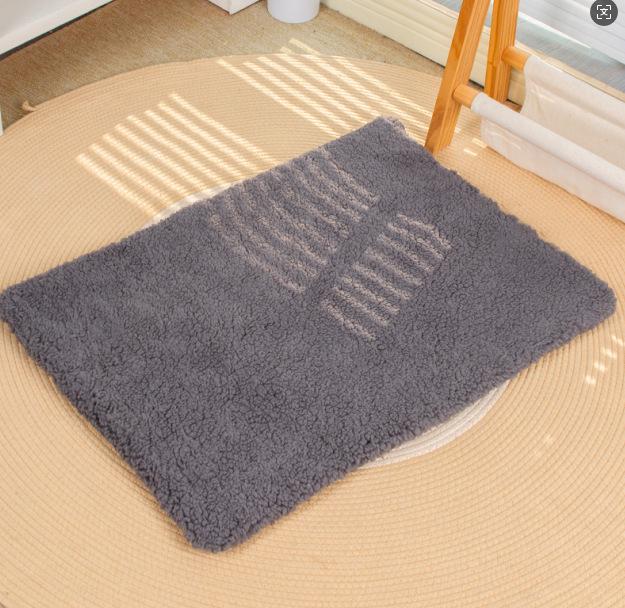 Thickened Waterproof Lamb Wool Pet Mat: Wear-Resistant, Bite-Proof & Moisture-Resistant for Cats & Dogs S 50x45x2 cm темно-серого
Thickened Waterproof Lamb Wool Pet Mat: Wear-Resistant, Bite-Proof & Moisture-Resistant for Cats & Dogs S 50x45x2 cm темно-серого