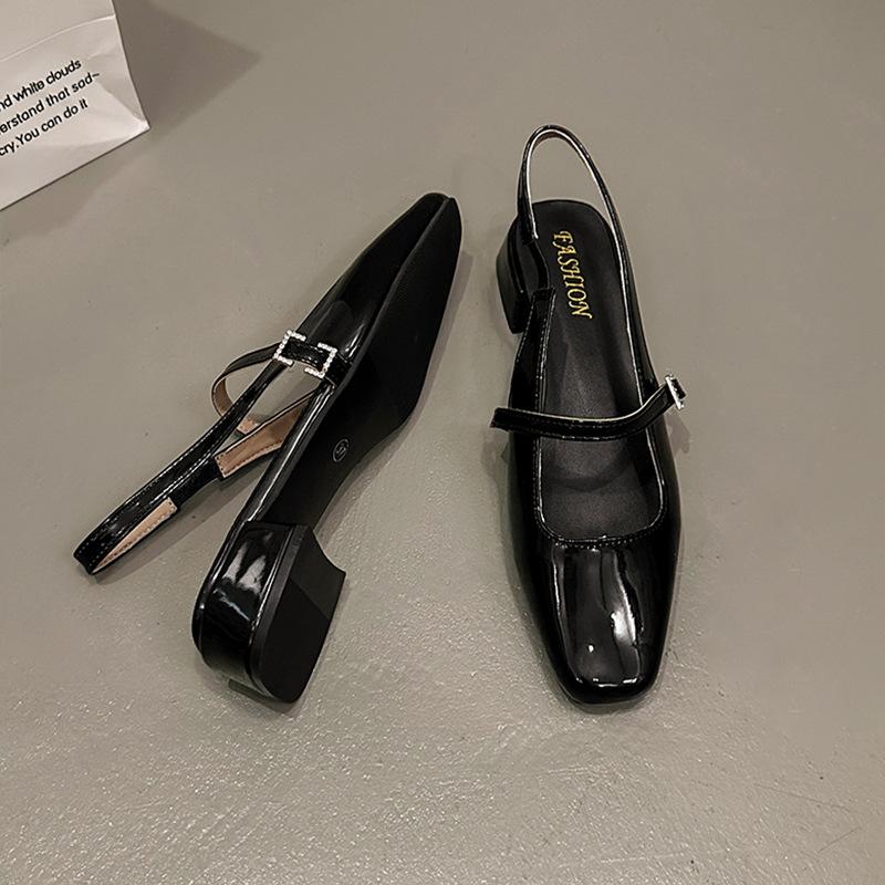 Baotou summer female summer fairy wind 2025 new model with skirt patent leather French gentle evening thick heel sandals single shoes 39 срібний
Baotou summer female summer fairy wind 2025 new model with skirt patent leather French gentle evening thick heel sandals single shoes 39 срібний