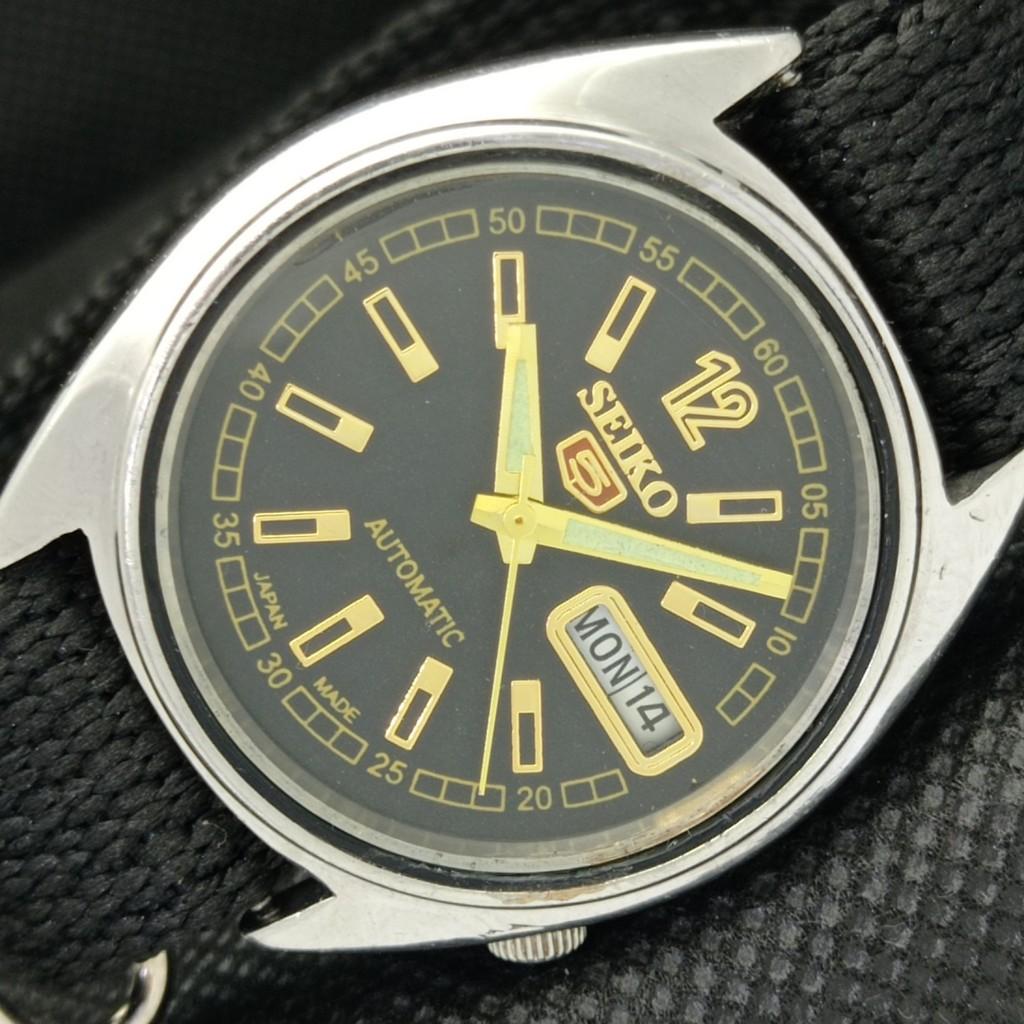 Б/У винтажные часы SEIKO 5 AUTOMATIC 6309A JAPAN MENS D/D BLACK WATCH 596-a312772-9 SKU596-a312772
Б/У винтажные часы SEIKO 5 AUTOMATIC 6309A JAPAN MENS D/D BLACK WATCH 596-a312772-9 SKU596-a312772