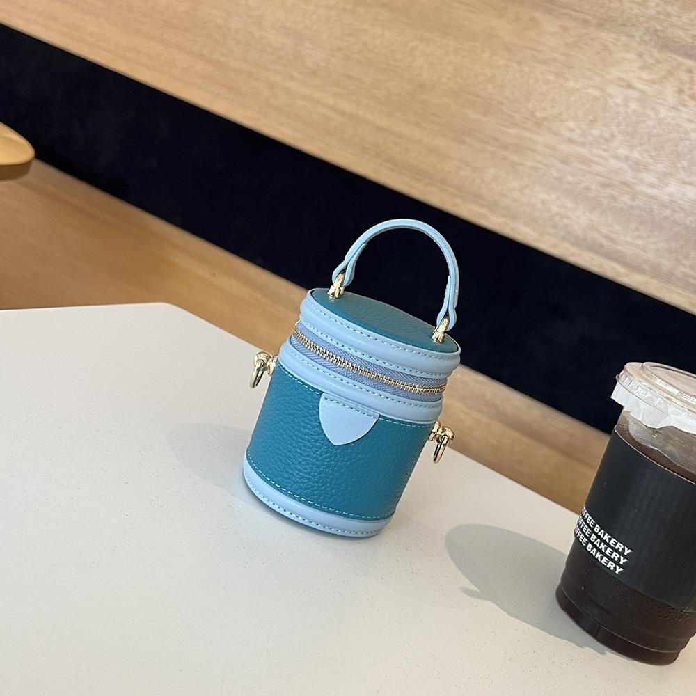 2025 супер мини цепи женские сумки через плечо роскошная натуральная кожа маленькая сумка первый слой коровьей кожи сумка через плечо фирменный стиль сумка-ведро синий
2025 супер мини цепи женские сумки через плечо роскошная натуральная кожа маленькая сумка первый слой коровьей кожи сумка через плечо фирменный стиль сумка-ведро синий