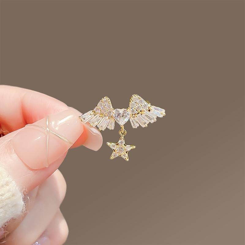 Exquisite and small love wing brooch, high-end anti-light buckle, pin fixing clothes, small corsage accessories
Exquisite and small love wing brooch, high-end anti-light buckle, pin fixing clothes, small corsage accessories