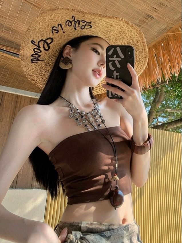 Женский комплект из двух предметов в островном стиле: Топ-бандо Spicy Girl и макси-юбка с нерегулярным принтом S
Женский комплект из двух предметов в островном стиле: Топ-бандо Spicy Girl и макси-юбка с нерегулярным принтом S