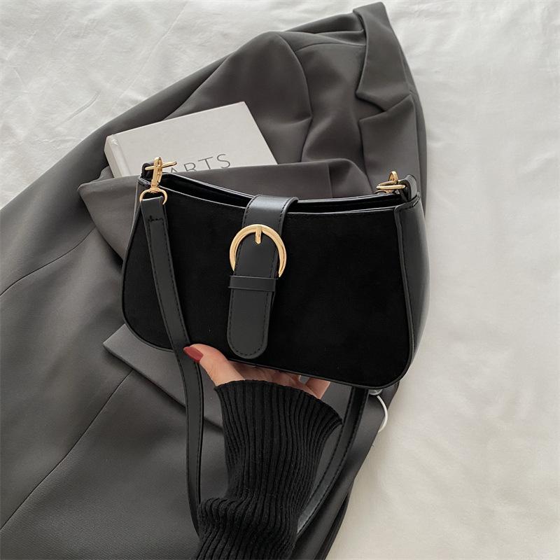 Зимняя популярная ретро женская сумка Maillard 2025 года, новая модная матовая поясная пряжка на одно плечо, сумка-мессенджер в иностранном стиле чёрный
Зимняя популярная ретро женская сумка Maillard 2025 года, новая модная матовая поясная пряжка на одно плечо, сумка-мессенджер в иностранном стиле чёрный