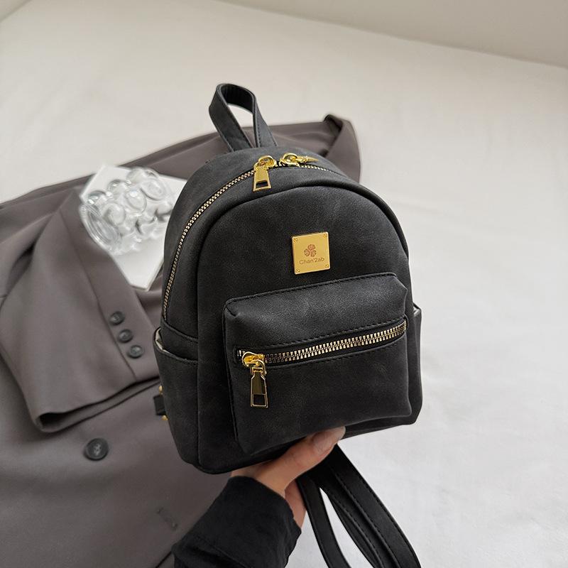 Casual retro backpack 2025 new large capacity sweet and fresh shoulder portable backpack class commuter schoolbag
Casual retro backpack 2025 new large capacity sweet and fresh shoulder portable backpack class commuter schoolbag