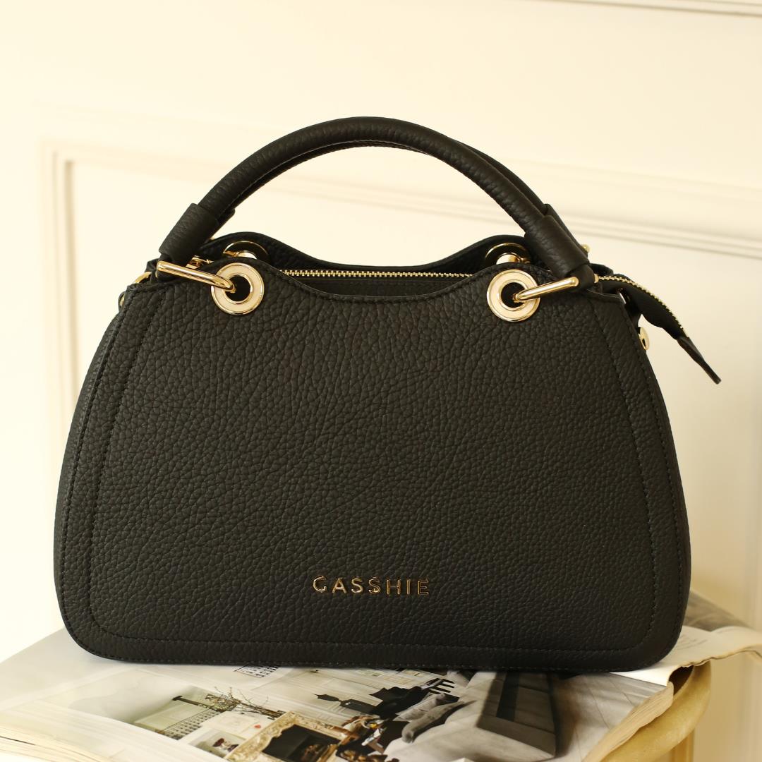 Модель женской сумки из натуральной кожи ограниченного выпуска 
Модель женской сумки из натуральной кожи ограниченного выпуска