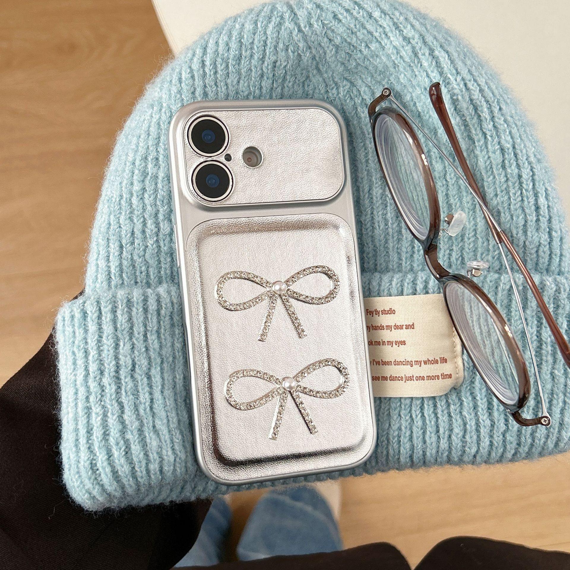 Silver Leather Pearl Rhinestone Bow Case for iPhone Models (14-17 Pro Max) 14 Pro
Silver Leather Pearl Rhinestone Bow Case for iPhone Models (14-17 Pro Max) 14 Pro