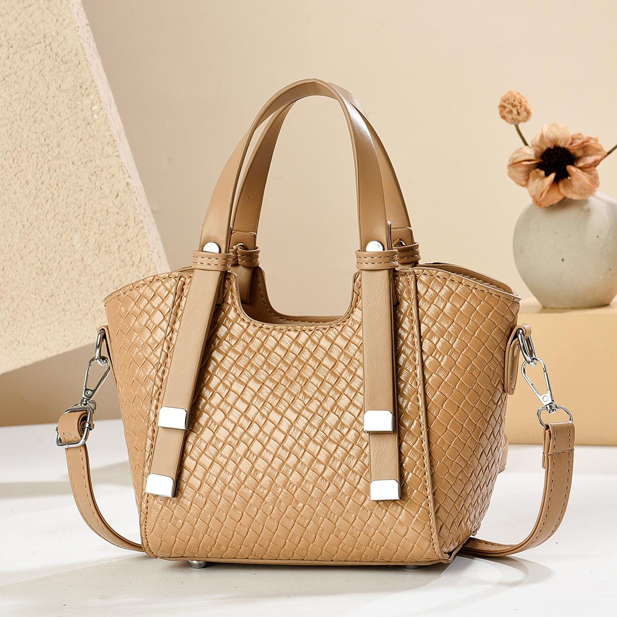 Bag 2025 new trendy shoulder bag small bag summer versatile texture women s crossbody light vegetable basket bag хакі
Bag 2025 new trendy shoulder bag small bag summer versatile texture women s crossbody light vegetable basket bag хакі