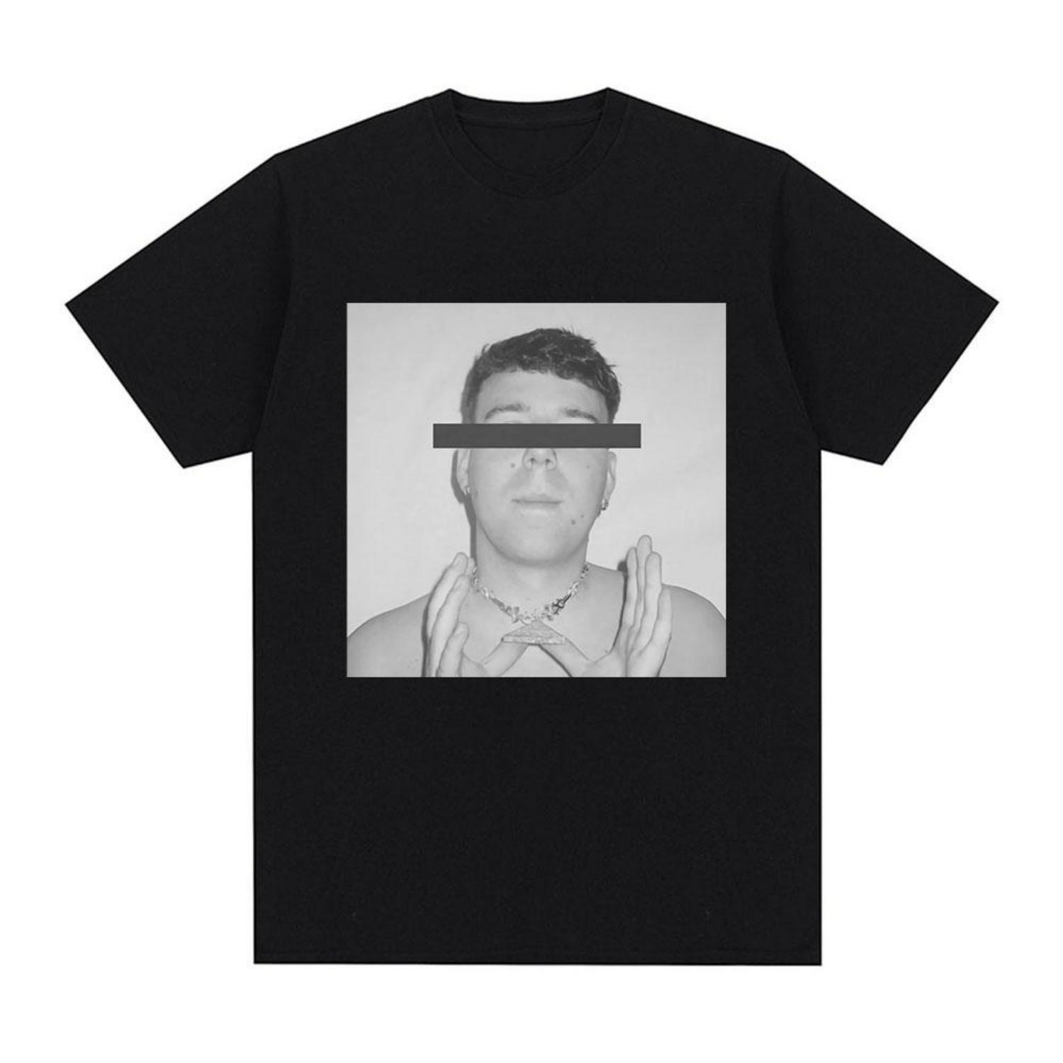 Rapper QUEVEDO Funny Graphic T Shirt Men Clothes Fashion Hip Hop Streetwear T Shirts Unisex Casual T-shirt XXXXXL
Rapper QUEVEDO Funny Graphic T Shirt Men Clothes Fashion Hip Hop Streetwear T Shirts Unisex Casual T-shirt XXXXXL