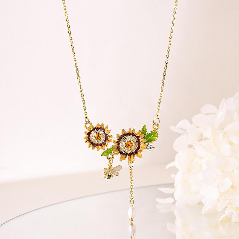Original exquisite fashion drop oil cartoon flower butterfly necklace women s light luxury niche high-end sense dopamine collarbone chain
Original exquisite fashion drop oil cartoon flower butterfly necklace women s light luxury niche high-end sense dopamine collarbone chain