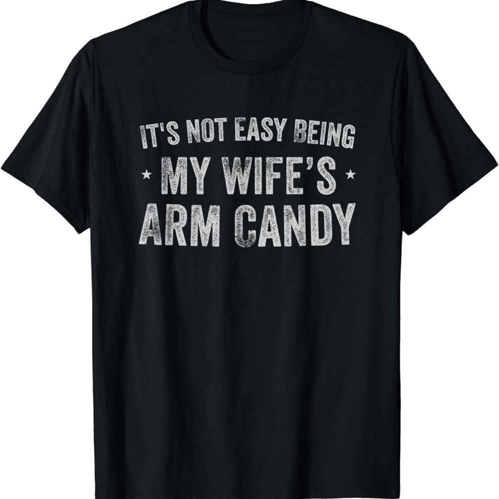 2025/It s Not Easy Being My Wife s Arm Candy Retro Funny Unisex T-Shirt Unisex T-Shirt 5XL різнокольоровий
2025/It s Not Easy Being My Wife s Arm Candy Retro Funny Unisex T-Shirt Unisex T-Shirt 5XL різнокольоровий
