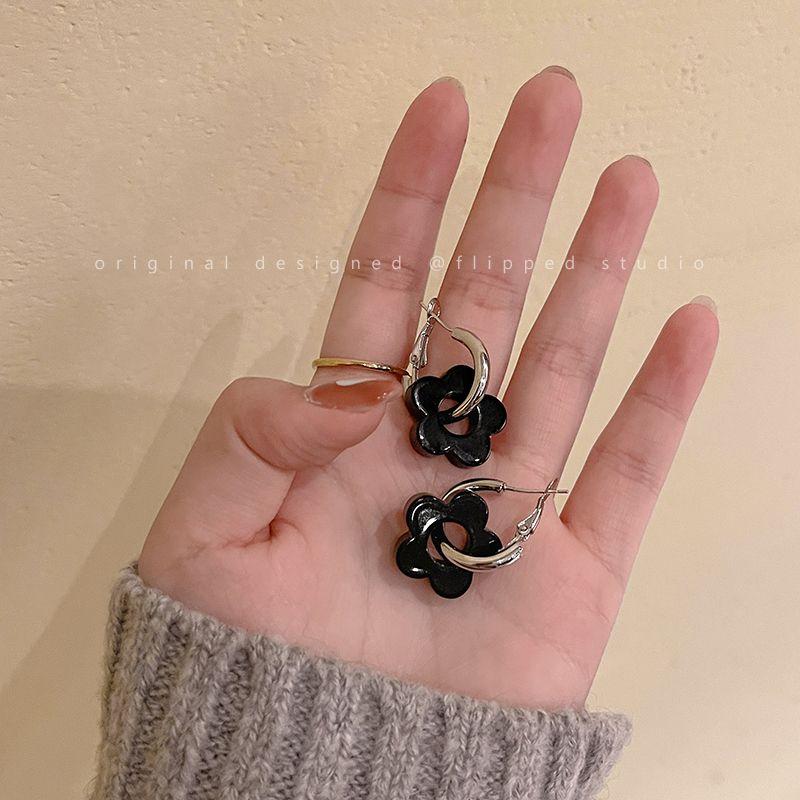 Холодный Ветер Нишевый Дизайн Премиальные Цветы Black flower stud earrings (Silver Needle)
Холодный Ветер Нишевый Дизайн Премиальные Цветы Black flower stud earrings (Silver Needle)
