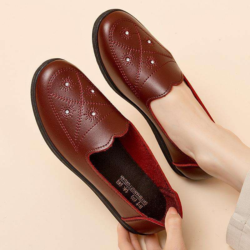 Mom shoes middle-aged and elderly women s shoes new flat-bottomed non-slip and wear-resistant leather shoes spring and autumn elderly shoes pedal gr 35 красный
Mom shoes middle-aged and elderly women s shoes new flat-bottomed non-slip and wear-resistant leather shoes spring and autumn elderly shoes pedal gr 35 красный