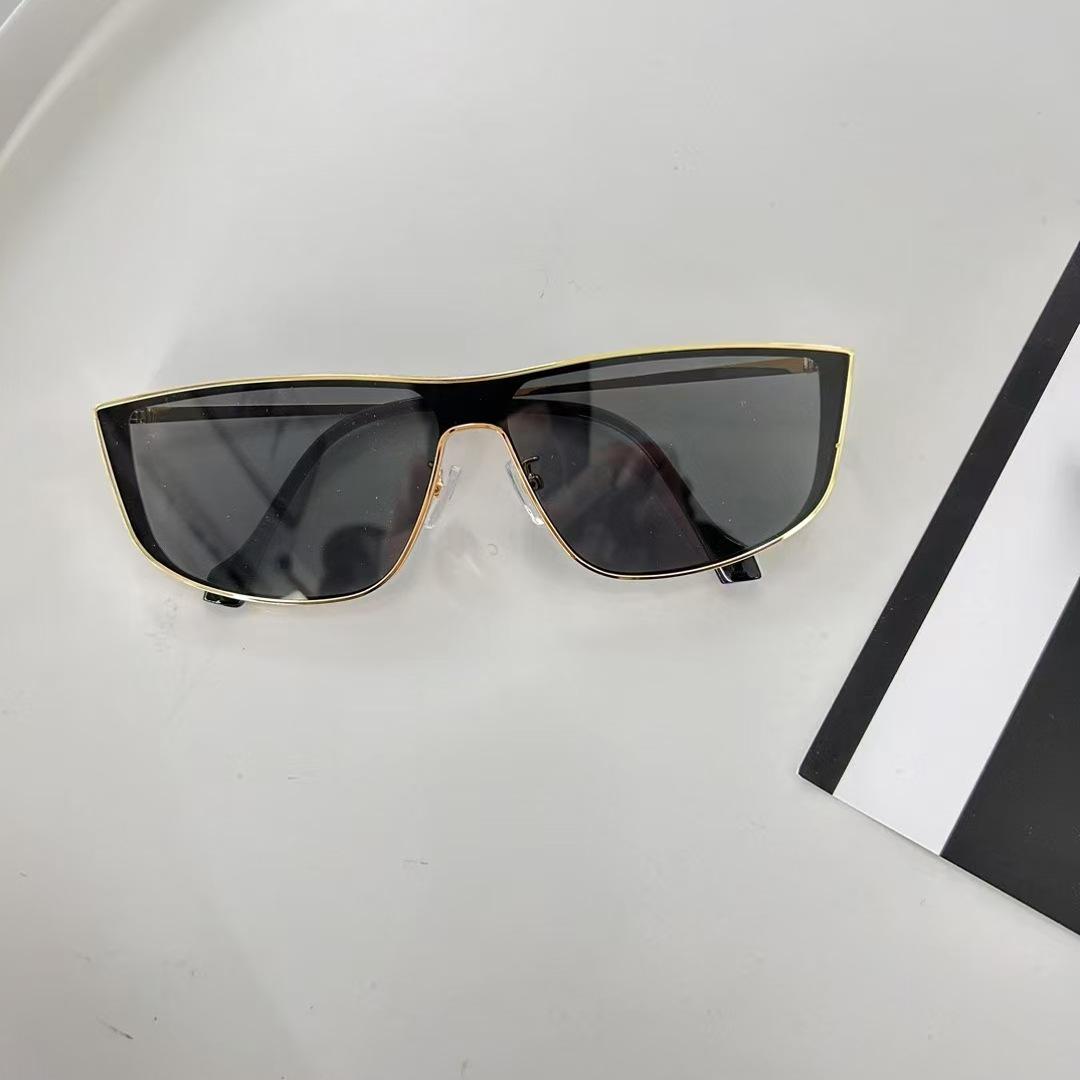 Fashion Stylish Sunglasses Men European American Style Uv Protection Sun Glass Women High Quality Female Sunglass
Fashion Stylish Sunglasses Men European American Style Uv Protection Sun Glass Women High Quality Female Sunglass