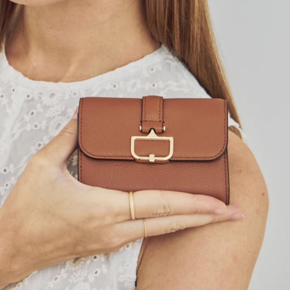 Daks Birkbeck Charlotte Brown D Decoration Cow Leather Wallet Dcwa6e551w2 Single option
Daks Birkbeck Charlotte Brown D Decoration Cow Leather Wallet Dcwa6e551w2 Single option