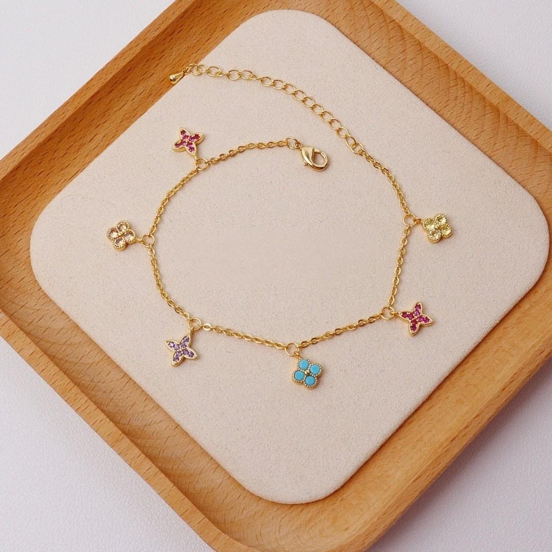 Light luxury fashion dopamine clover bracelet, women s sand gold jewelry, niche high-end color zircon jewelry
Light luxury fashion dopamine clover bracelet, women s sand gold jewelry, niche high-end color zircon jewelry