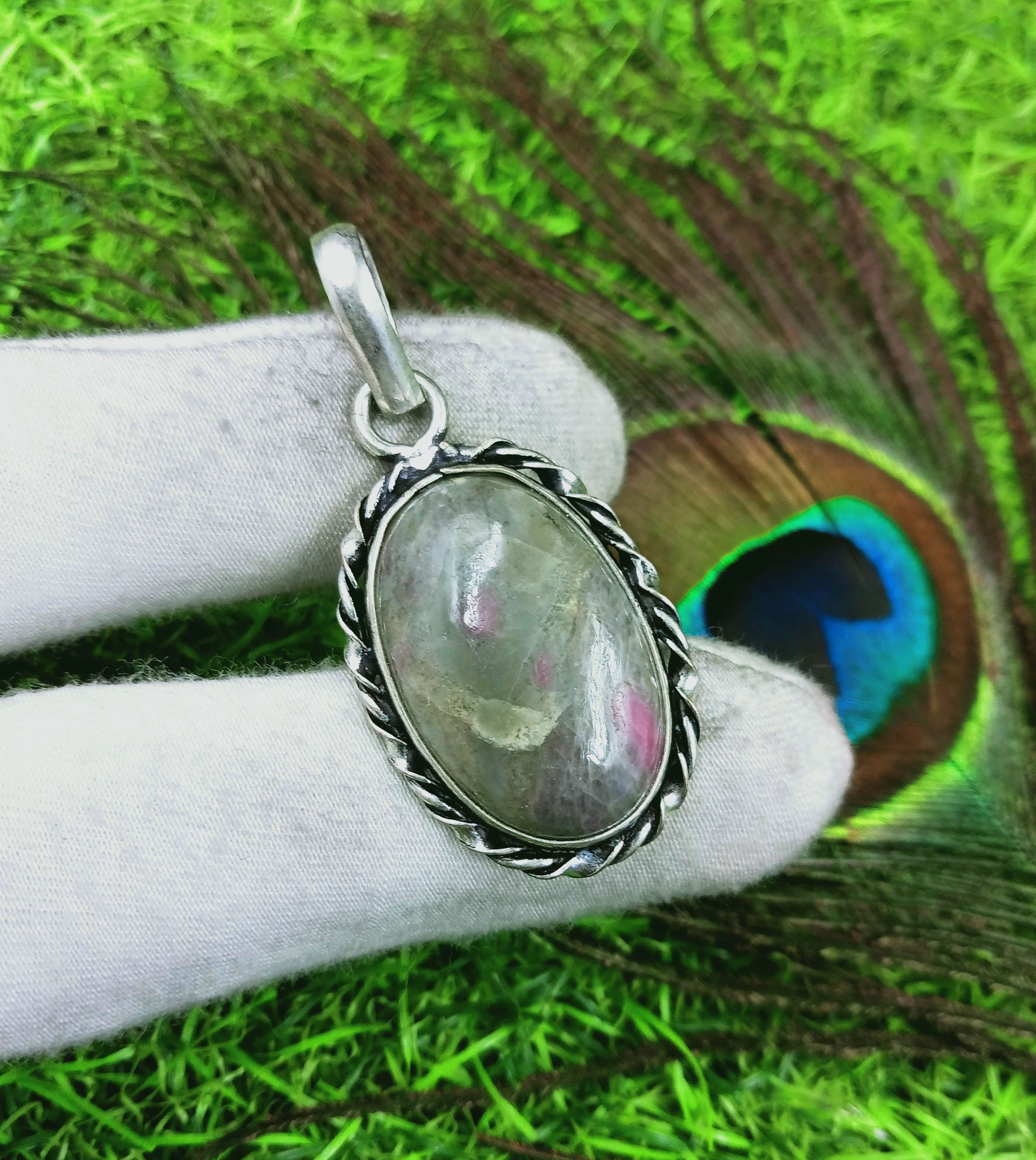 Подвеска из розового яшмового камня 925 пробы с серебряным покрытием DEP-168
Подвеска из розового яшмового камня 925 пробы с серебряным покрытием DEP-168