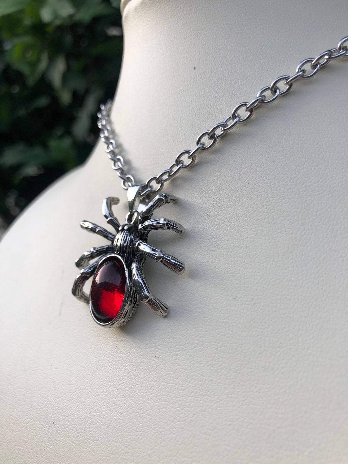 Gothic Punk Sliver Color Simulation Spider Insect Red Oval Crystal Pendant Necklace for Women Men Hallowmas Jewelry Accessories
Gothic Punk Sliver Color Simulation Spider Insect Red Oval Crystal Pendant Necklace for Women Men Hallowmas Jewelry Accessories