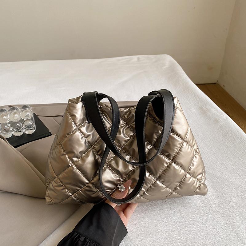 Chic Korean Style Tote Bag Elegant Pu Handbag With Magnetic Closure And Spacious Design золотий
Chic Korean Style Tote Bag Elegant Pu Handbag With Magnetic Closure And Spacious Design золотий