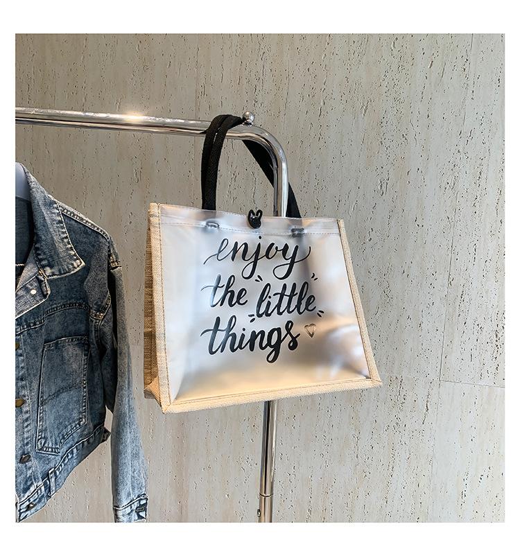 2024 Новый Guochao Leisure Personality ПВХ Печатный Алфавит Лен Сращивание Sense Commuter Большая Вместимость Портативная Сумка-тоут
2024 Новый Guochao Leisure Personality ПВХ Печатный Алфавит Лен Сращивание Sense Commuter Большая Вместимость Портативная Сумка-тоут