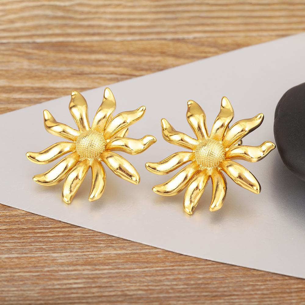 Nidin New Popular Flower/Heart Shape Inlaid Zircon Pearl Earrings For Female Vintage Ear Jewelry Birthday Party Delicate Gifts
Nidin New Popular Flower/Heart Shape Inlaid Zircon Pearl Earrings For Female Vintage Ear Jewelry Birthday Party Delicate Gifts