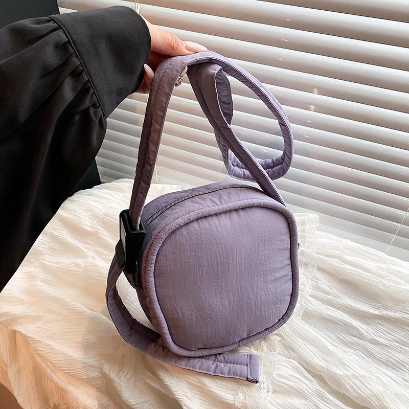 Ultra-Thin Unisex Crossbody Bag: Lightweight Solid Color Square Shoulder Bag 17*6*17cm
Ultra-Thin Unisex Crossbody Bag: Lightweight Solid Color Square Shoulder Bag 17*6*17cm