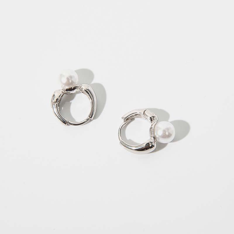 2026 New Trend Korean Style Imitation Pearl Hoop Earrings for Women Fashion Geometric Metal Huggies Earrings Jewelry Gifts
2026 New Trend Korean Style Imitation Pearl Hoop Earrings for Women Fashion Geometric Metal Huggies Earrings Jewelry Gifts