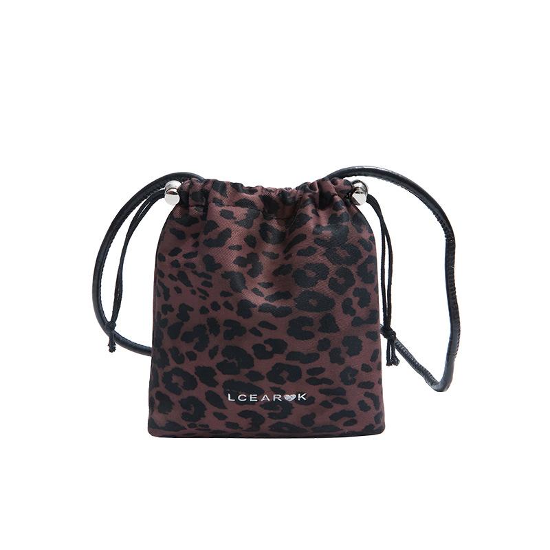 Niche design versatile leopard print drawstring messenger bag women s autumn and winter casual matte texture shoulder bucket bag
Niche design versatile leopard print drawstring messenger bag women s autumn and winter casual matte texture shoulder bucket bag