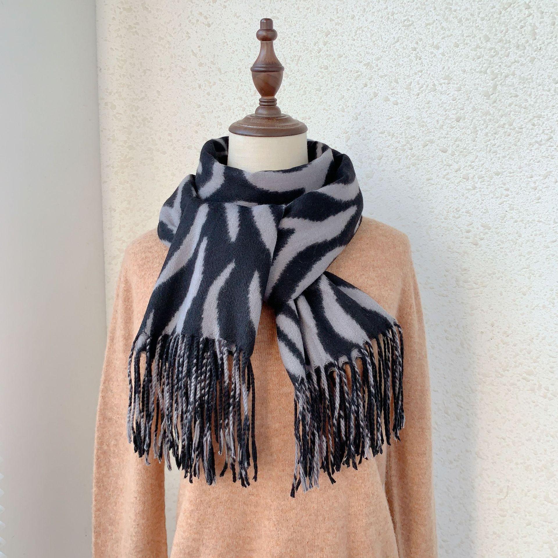 Autumn and winter atmosphere warm striped multi-functional scarf winter 2025 new simple versatile cashmere women s scarf 185*65cm
Autumn and winter atmosphere warm striped multi-functional scarf winter 2025 new simple versatile cashmere women s scarf 185*65cm